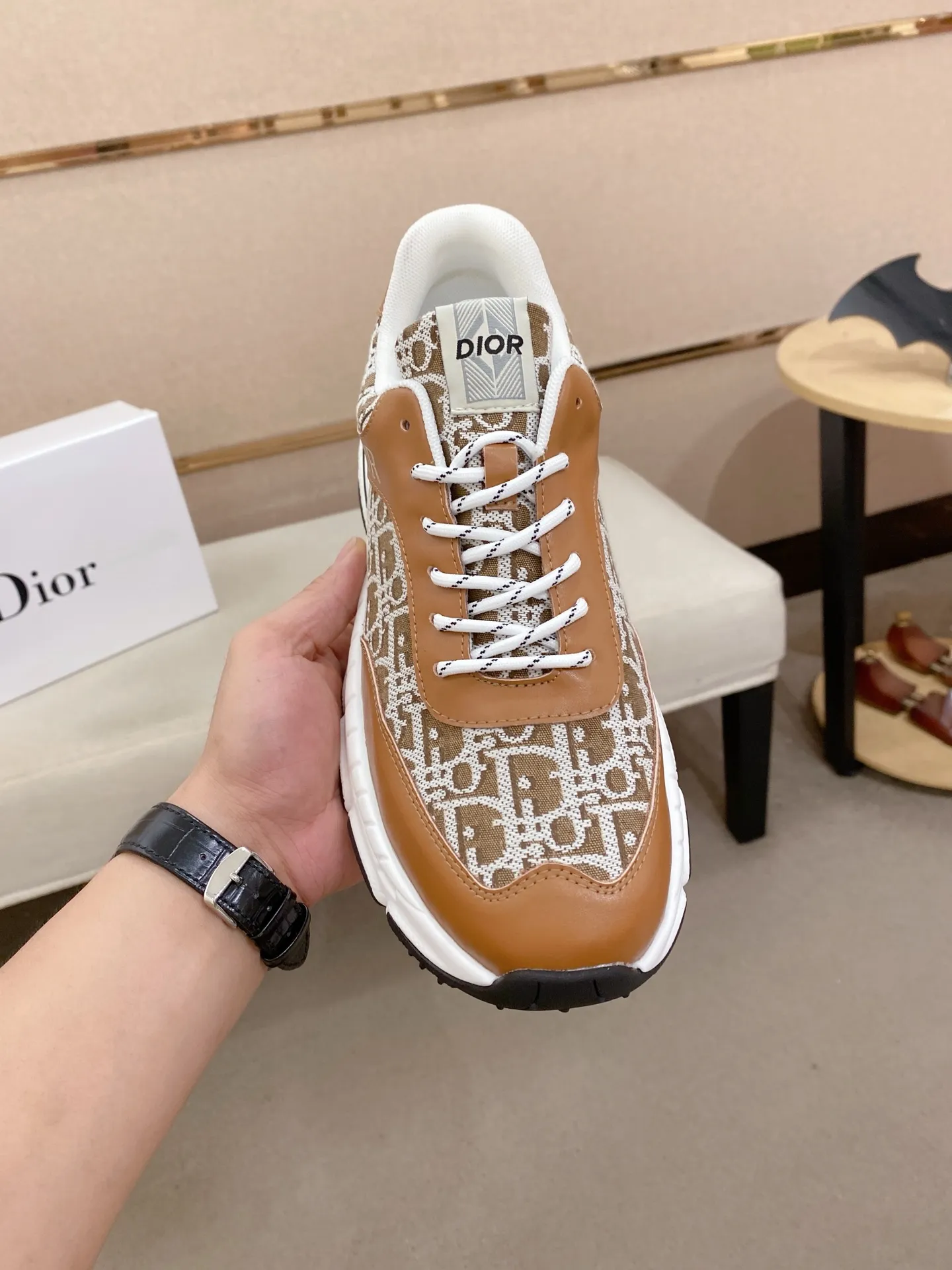 Men's clothing and shoes 442💰🇮🇹🇮🇹Dior d The new model is on sale at the same time at the counter. The upper 🇮🇹 is imported Italian first-layer cowhide, and the lining is fully imported sheepskin 💪💪. It is a complete 1⃣️ to 1⃣️ replica 🇮🇹💪💪, ⚠ Sole: The original sole is specially provided by the original factory. The exclusive movable molded sole is super comfortable. ⚠Original factory single goods, 🔍🔍high quality, you can enter and leave the counter at will, welcome to compare⚠. Code number: 38-44. Can be customized for 45 non-refundable.